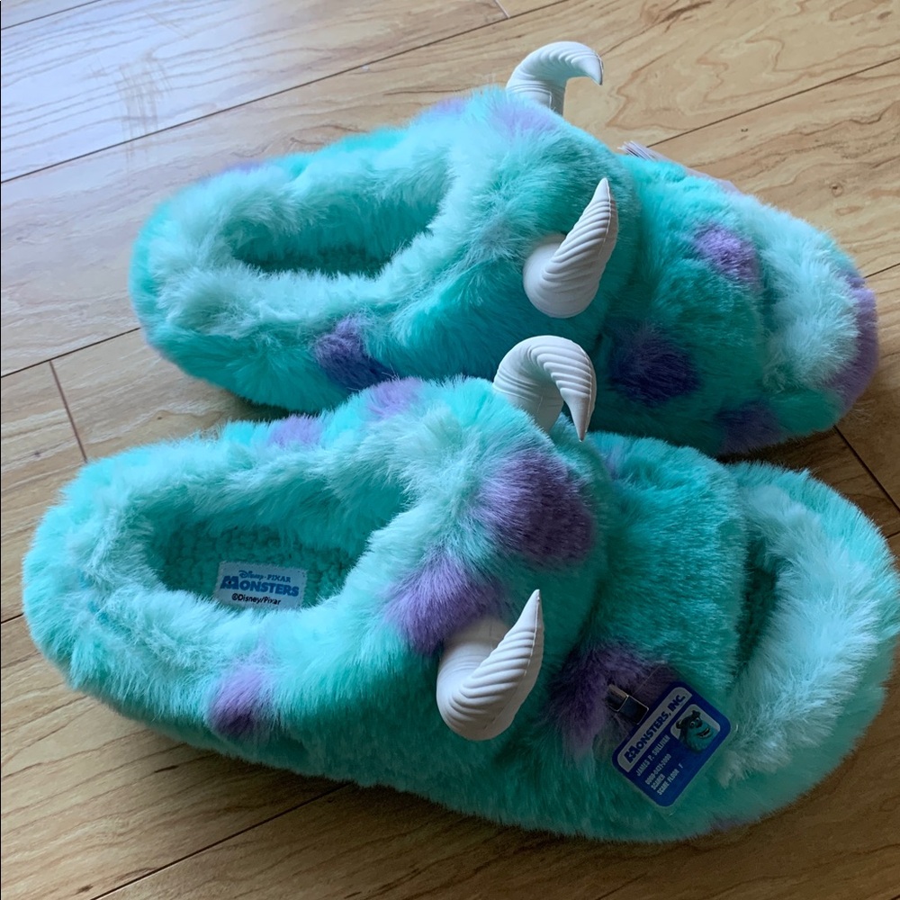 CROCS Monsters Sulley Classic Cozy Sandals unisex - Picture 2 of 11